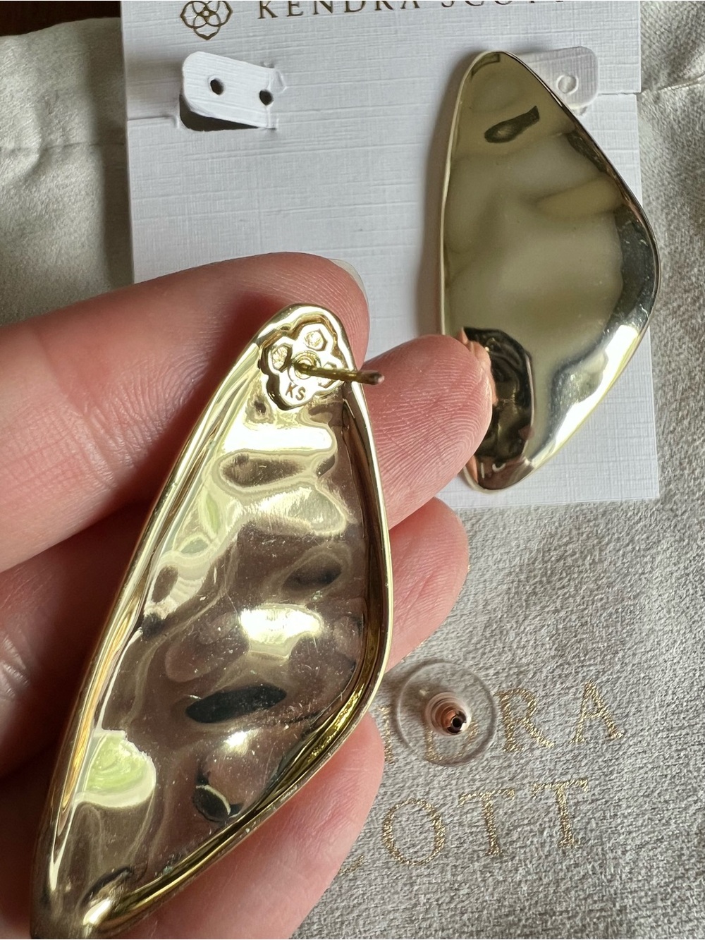 NEW Kendra Scott Kira Gold Sculptural Drop Earrings - Picture 7 of 8